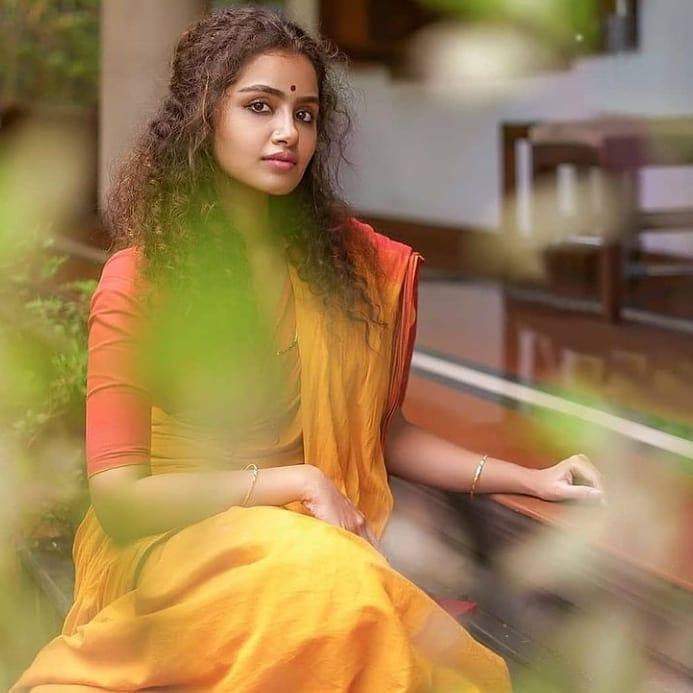 freedom at midnight shortfilm | Anupama parameswaran exposing very hot and attractive photo gallery