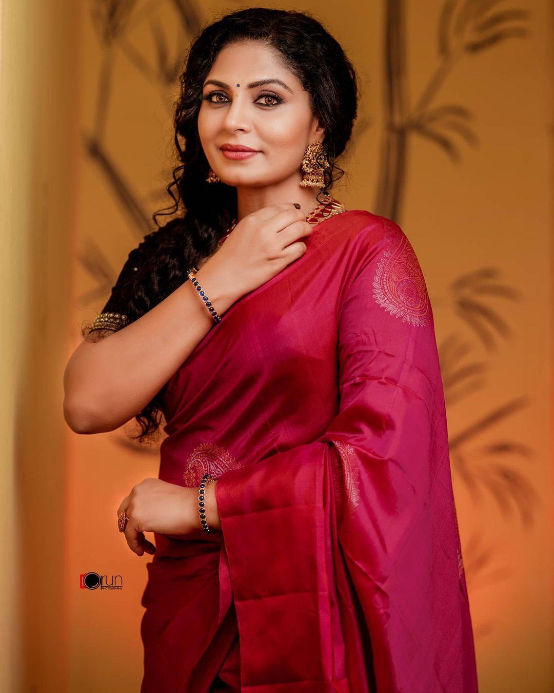 Red saree hot photos gallery | Asha sarath beautiful and sexy photoshoot