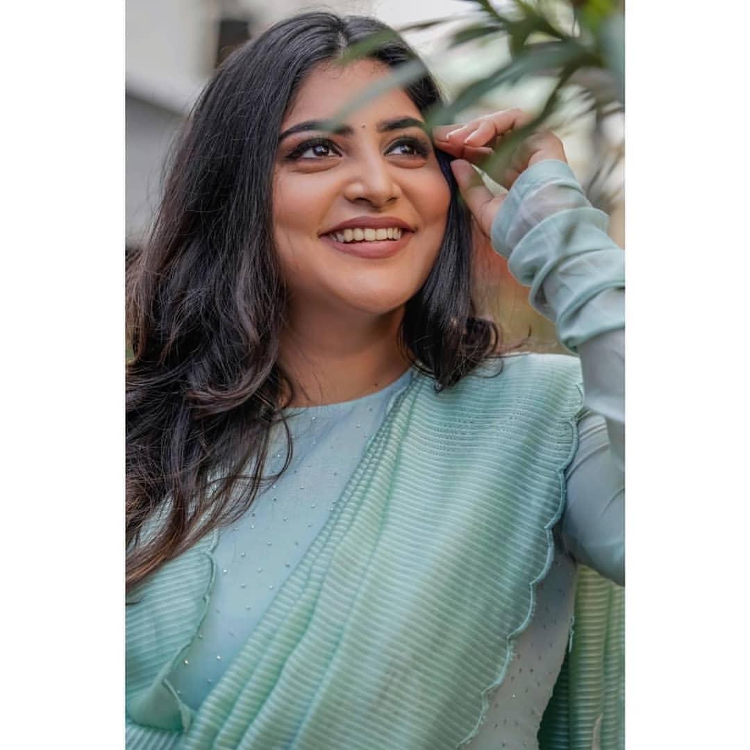 Tamil actress hot photos | Manjima Mohan looking very beautiful and sexy photoshoot