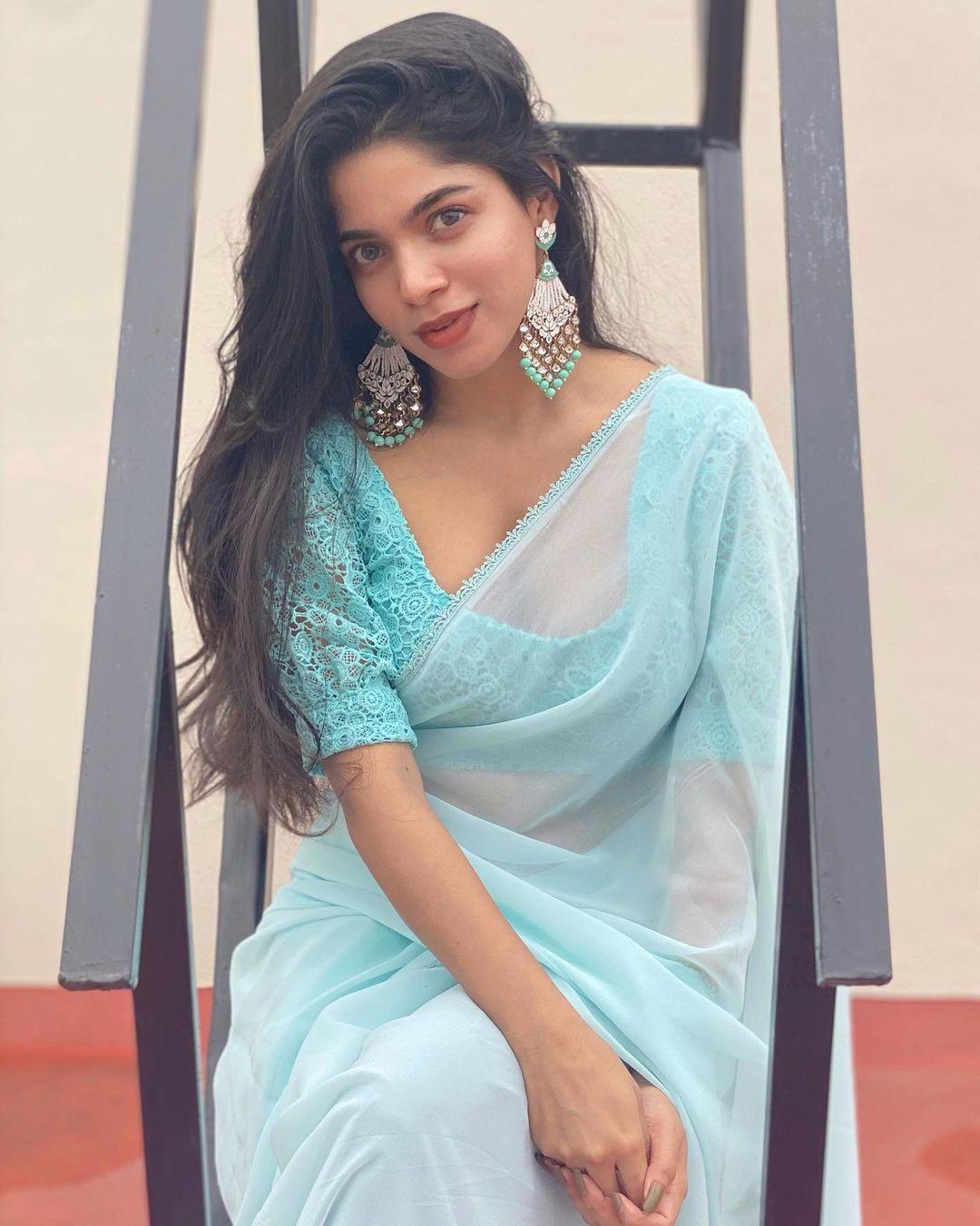 Tamil model saree hot photos | Divyabharathi beautiful and glamorous photos gallery
