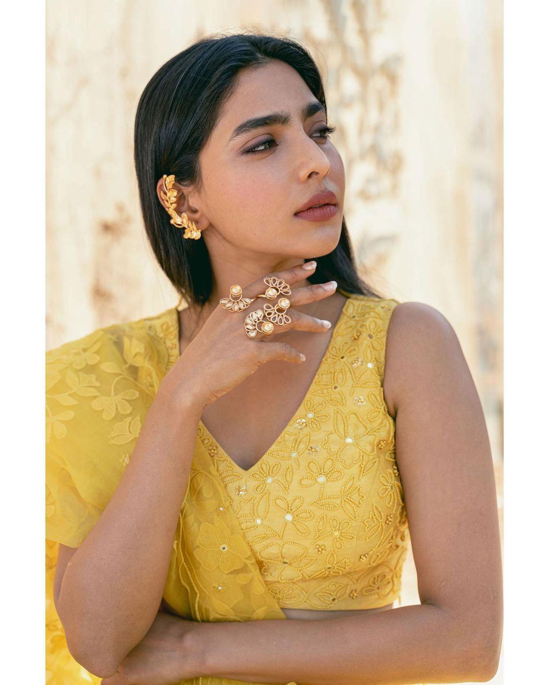 Yellow dress hot photos gallery | Aishwarya Lekshmi beautiful and glamorous photos