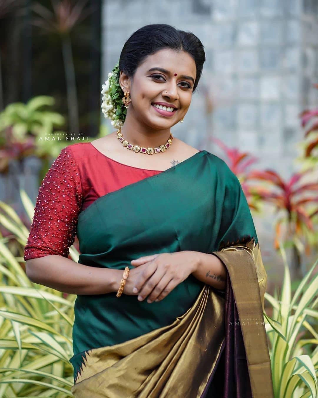 Indian Play back singer hot photos | Sithara krishnakumar looking very glamorous photos