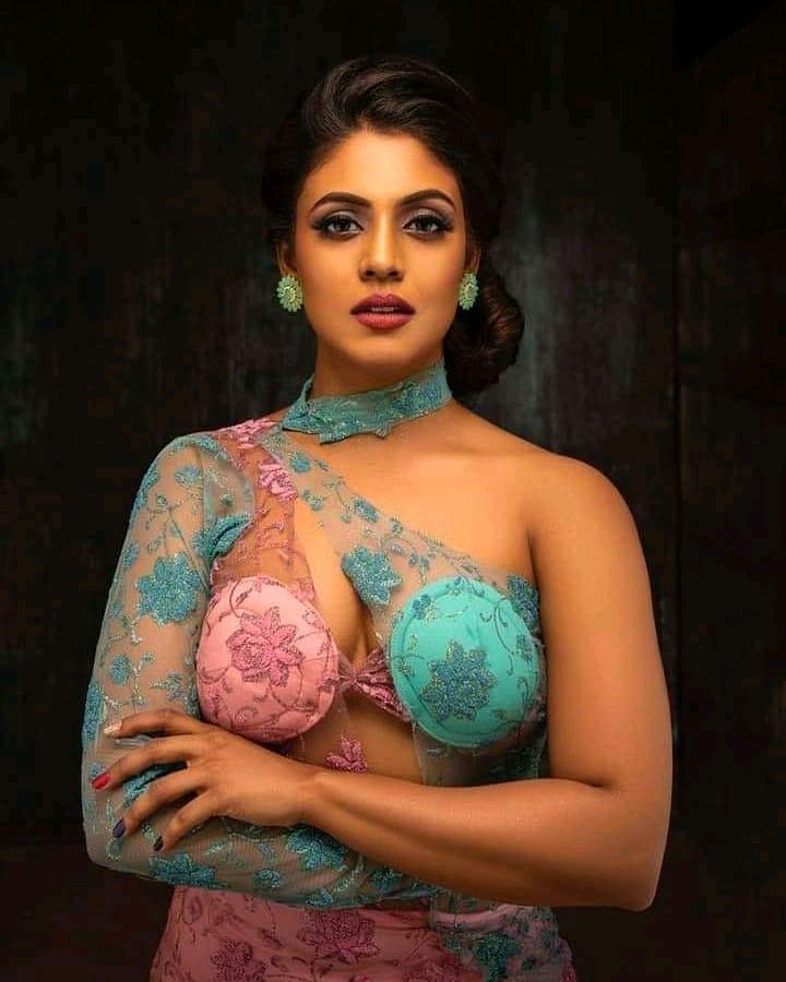 Malayalam actress Iniya Bikini hot photos gallery