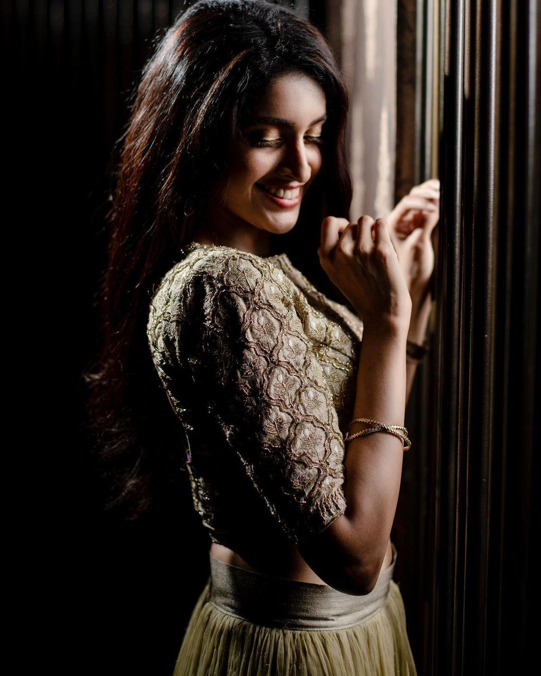 Exposing hot photos gallery | Tanya Ravichandran latest hot photos gallery