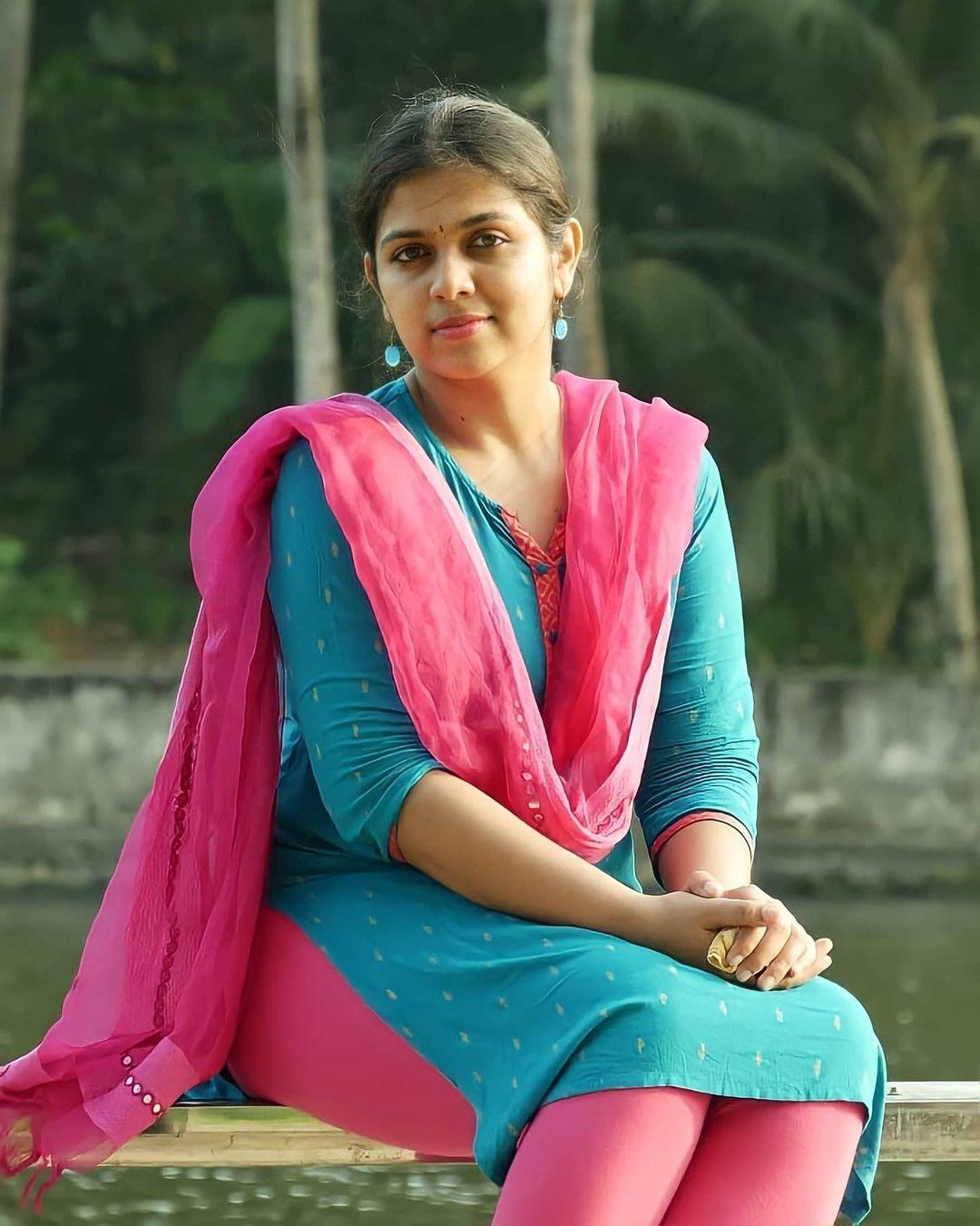 Malayalam actress hot photos | Anjali Nair looking very glamorous and beautiful photo gallery