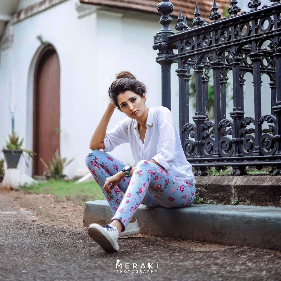 Bigg Boss Malayalam season 3 | Model Angel Thomas looking very glamorous and beautiful photo gallery