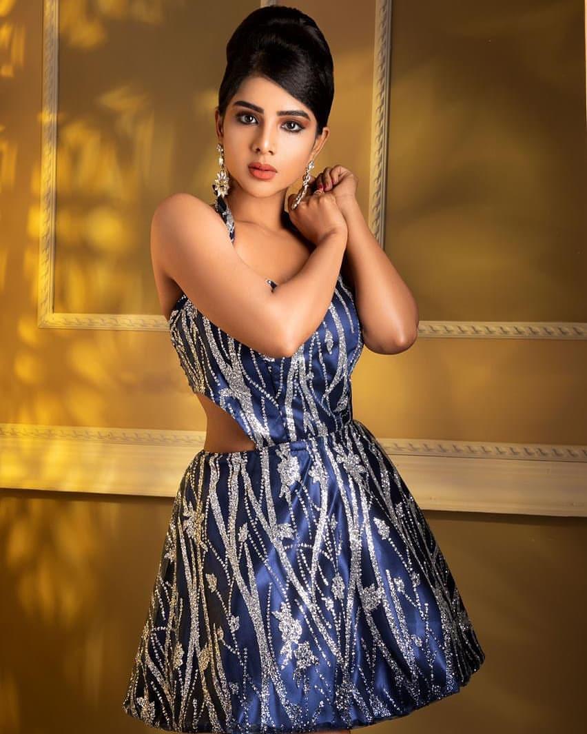 Pavithra Lakshmi looking very glamorous and Exposing photos