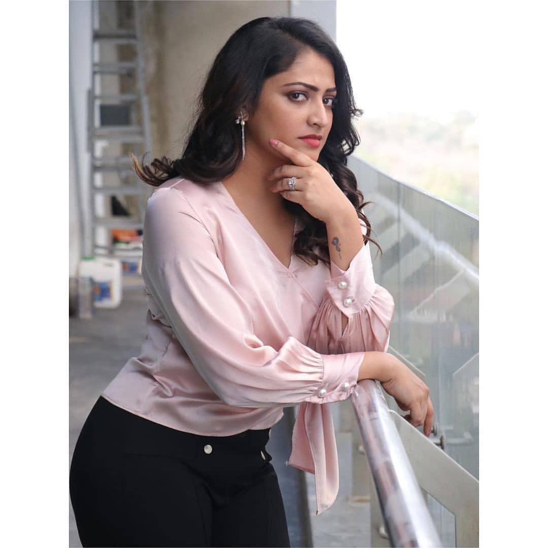 South indian actress Haripriya very beautiful and glamorous pictures