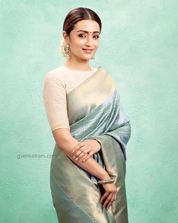 Tamil actress hot gallery | Trisha looking very beautiful and glamorous pictures