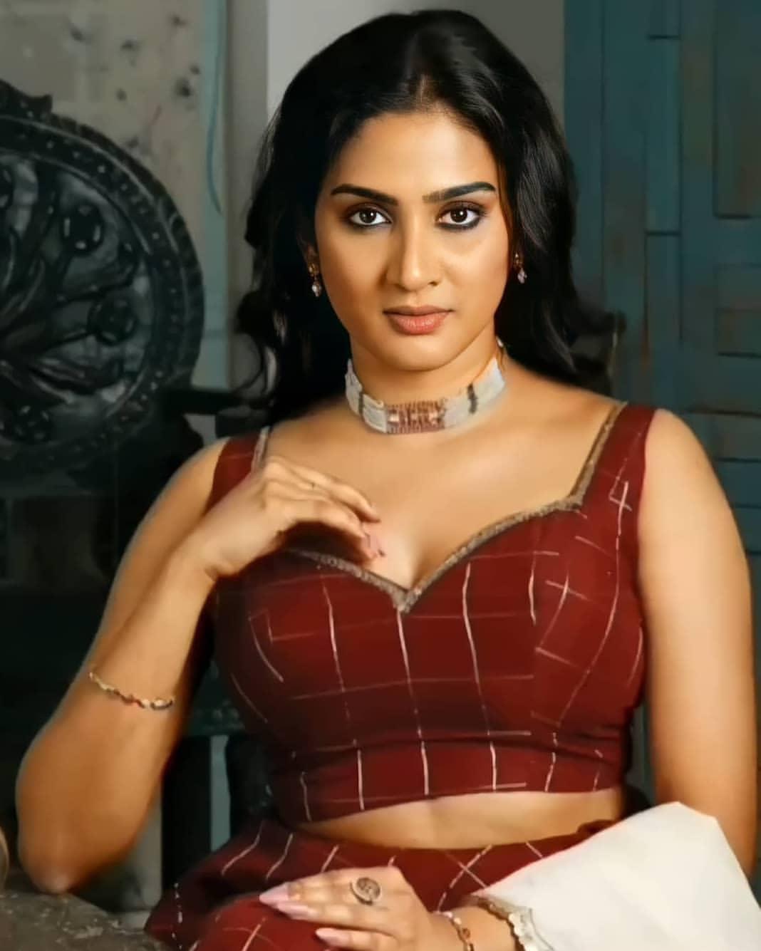Malayalam hot actress photos | Aditi Ravi looking very beautiful and glamorous pictures