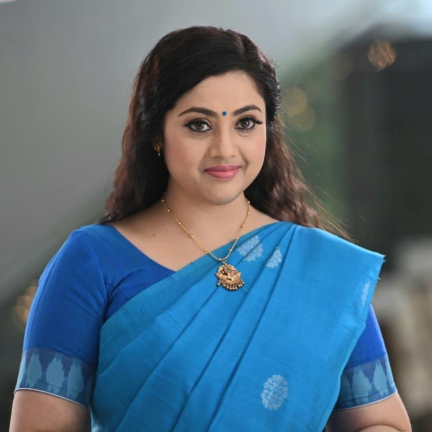South indian actress Meena latest hot and sexy stills