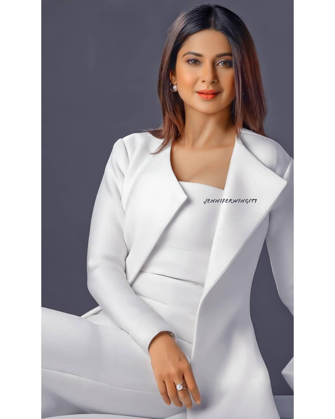 Serial actress Jennifer Winget very beautiful and glamorous pictures