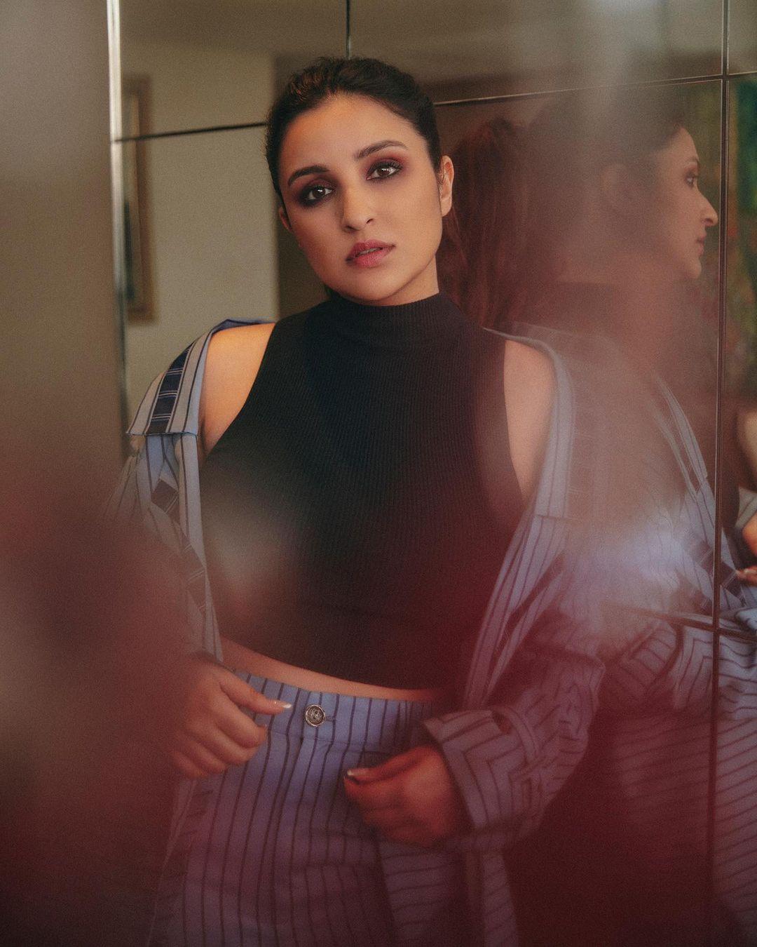 Bollywood actress hot gallery | Parineeti Chopra very glamorous and beautiful photo gallery