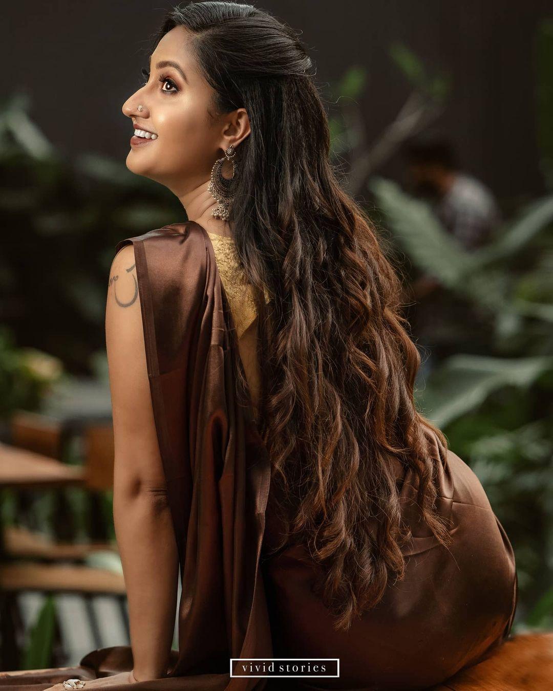 bb cafe asianet anchor hot photos | Gopika Gopakumar hot and spicy photos gallery
