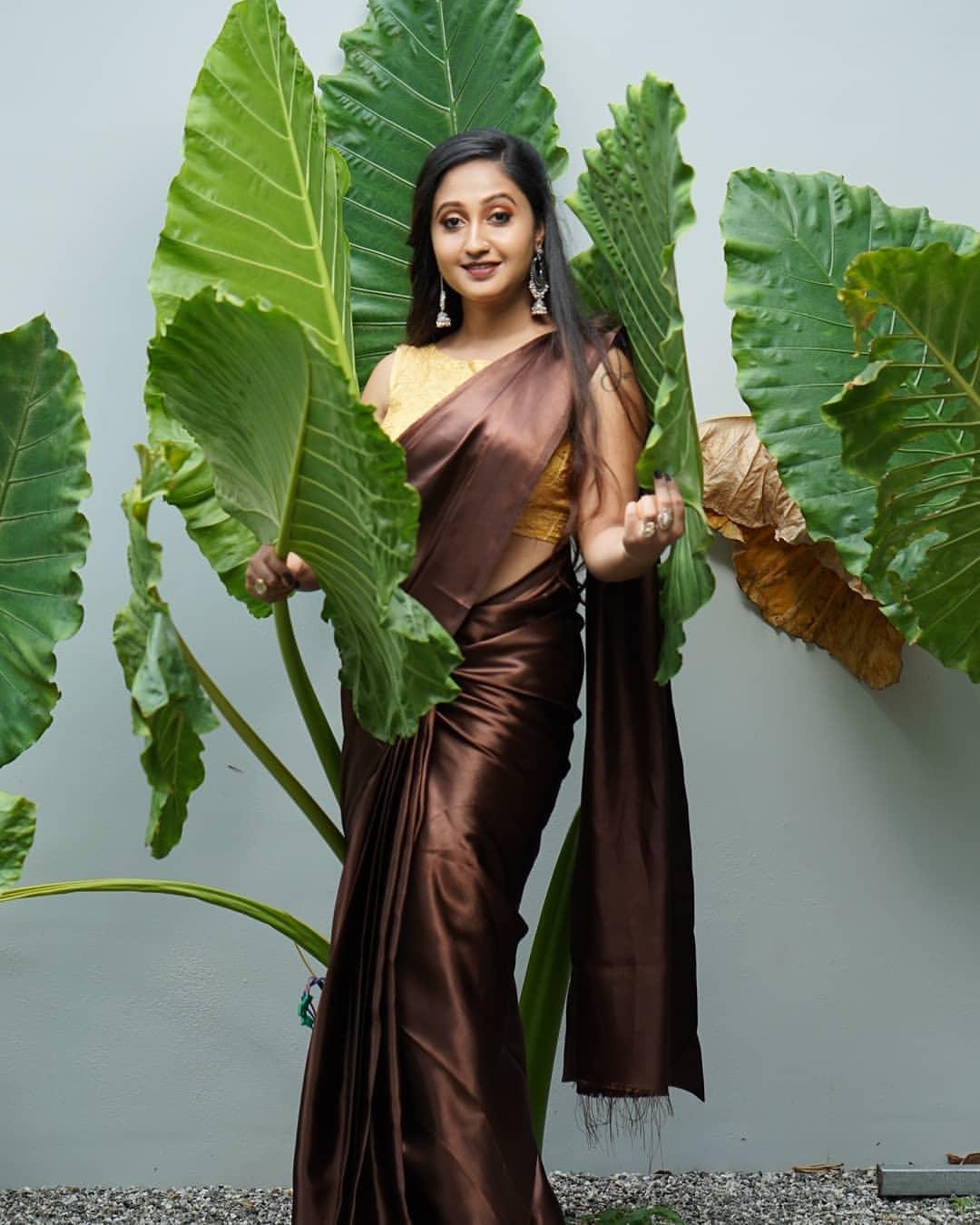 bb cafe asianet anchor hot photos | Gopika Gopakumar latest hot and sexy stills