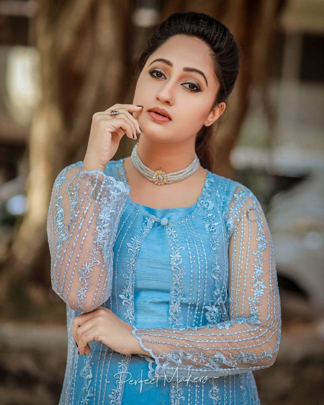 bb cafe asianet anchor hot photos | Gopika Gopakumar very attractive hot photos