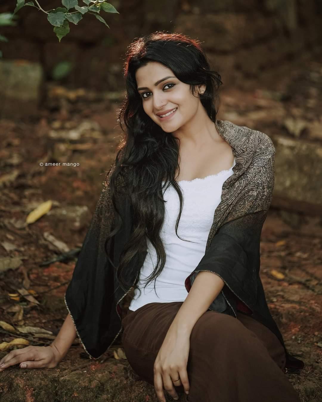 Malayalam actress hot gallery | Divya Pillai latest hot and sexy photoshoot