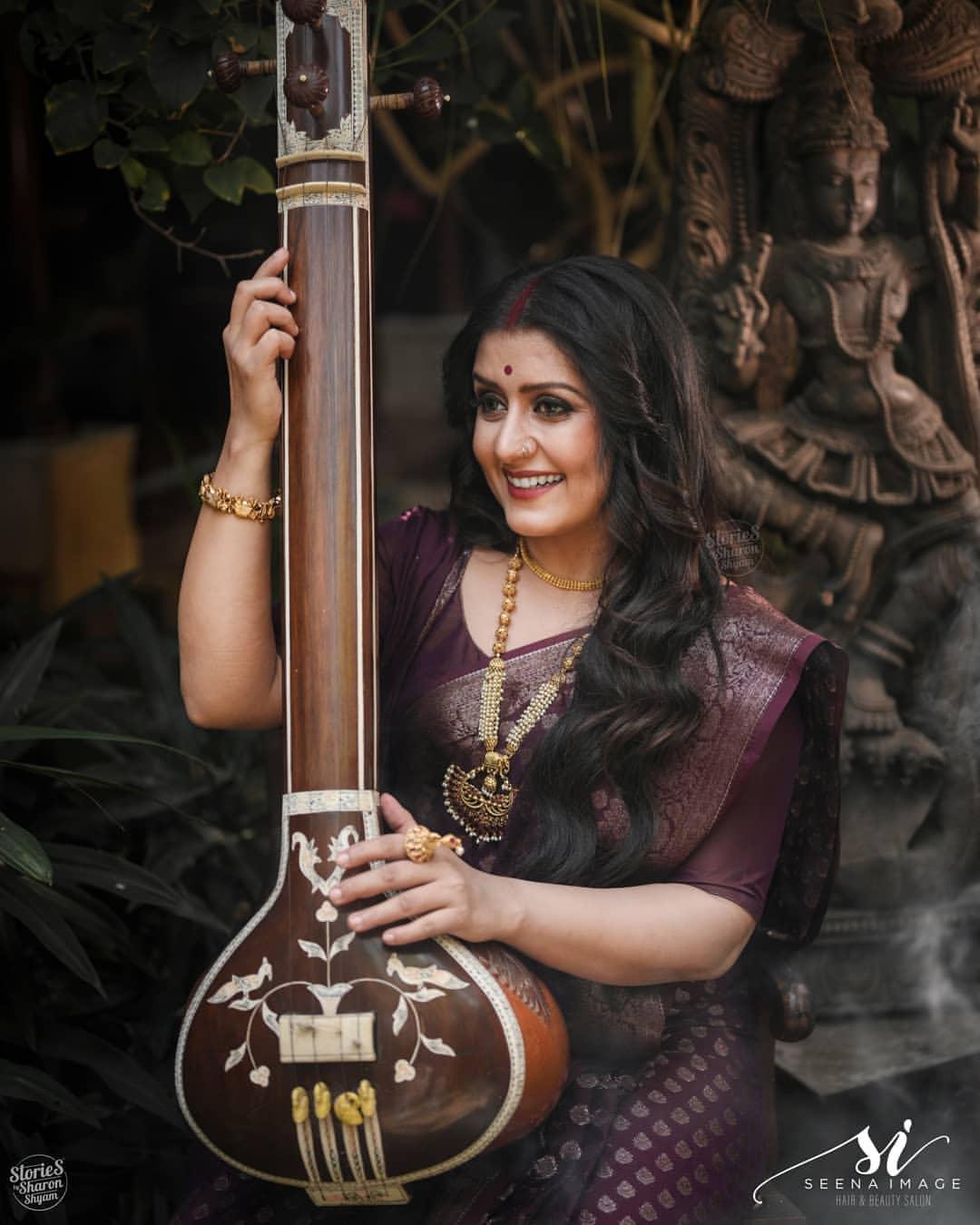 Glamorous Hot Photos gallery | Sarayu Mohan looking very beautiful and glamorous photos