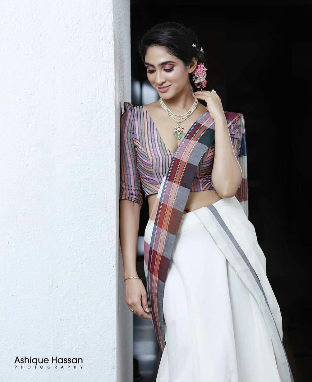 Half saree hot photos gallery | Deepti Sati very Glamorous And sexy stills