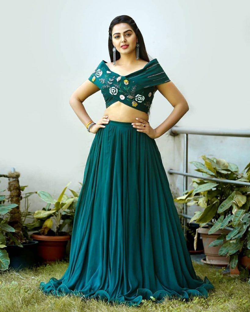 South Indian actress hot gallery | Monal gajjar very beautiful and glamorous pictures