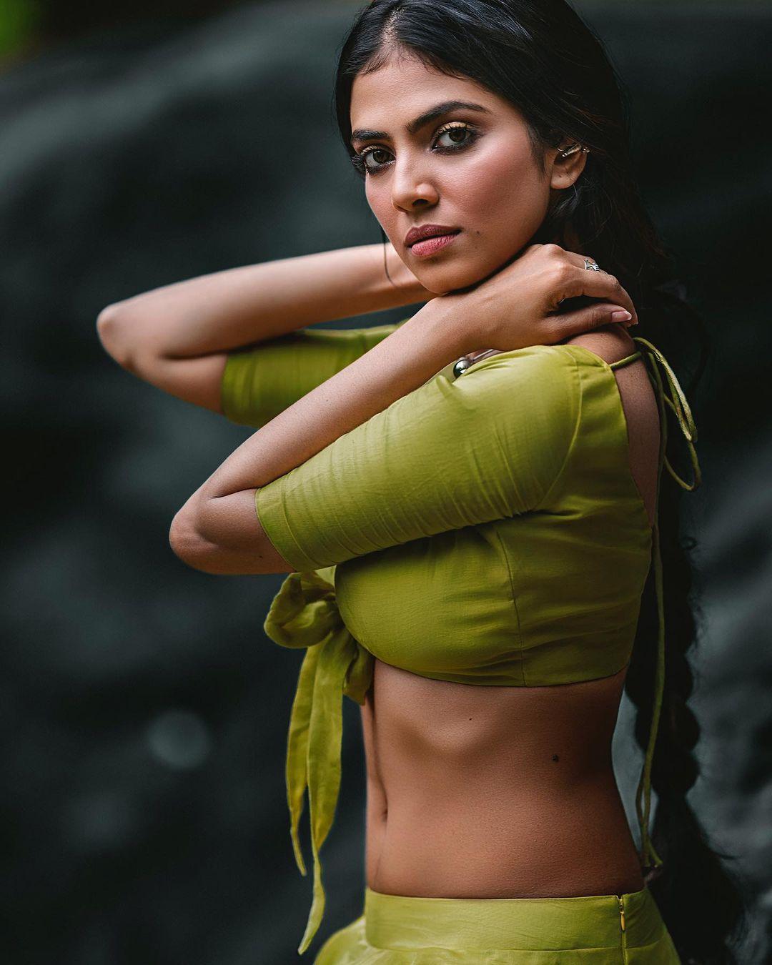 South indian actress hot cleavage photo gallery | Malavika Mohanan exposing hot photos gallery