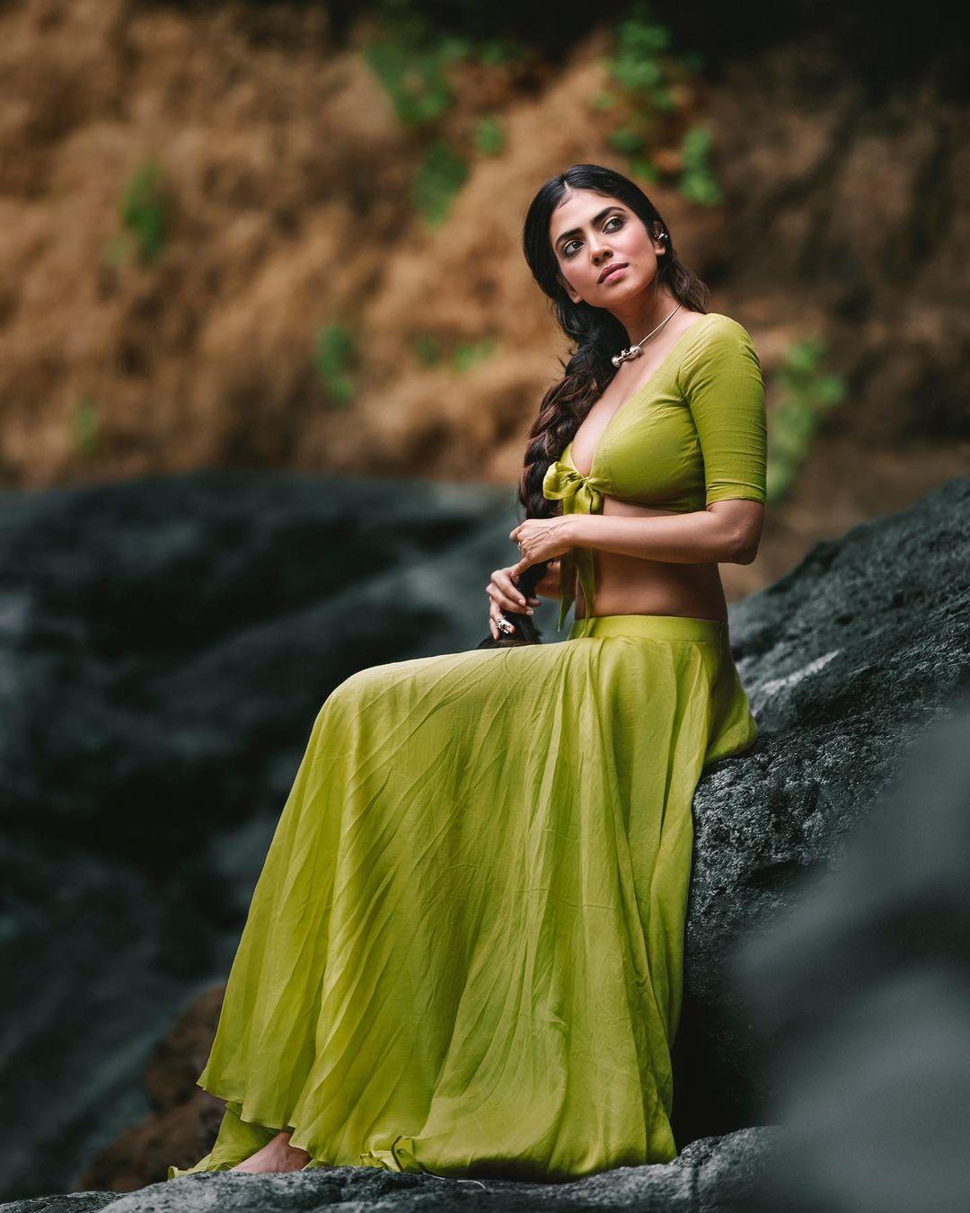 South indian actress hot cleavage photo gallery | Malavika Mohanan hot and sexy stills