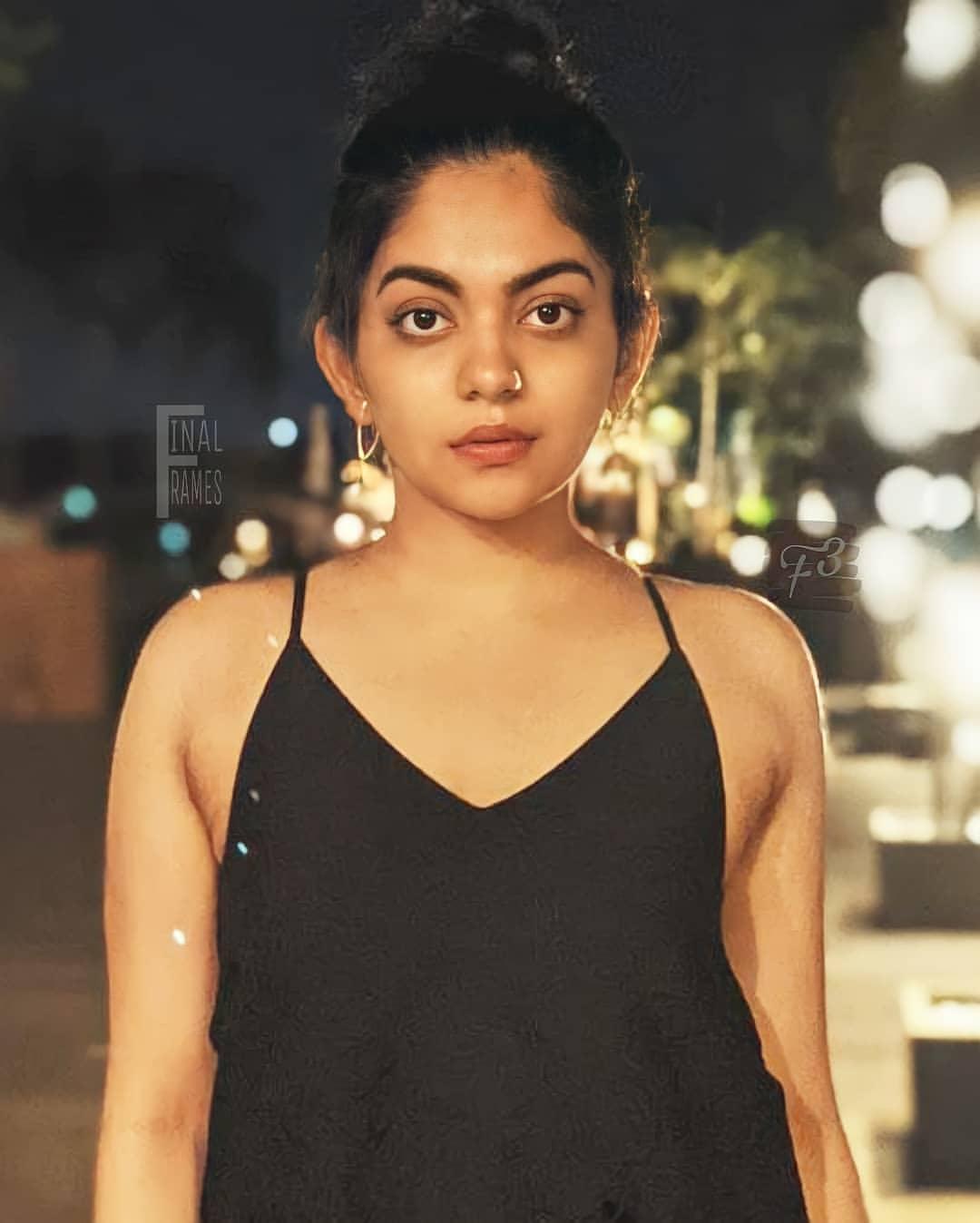 Ahaana krishna in black t shirt hot and sexy stills