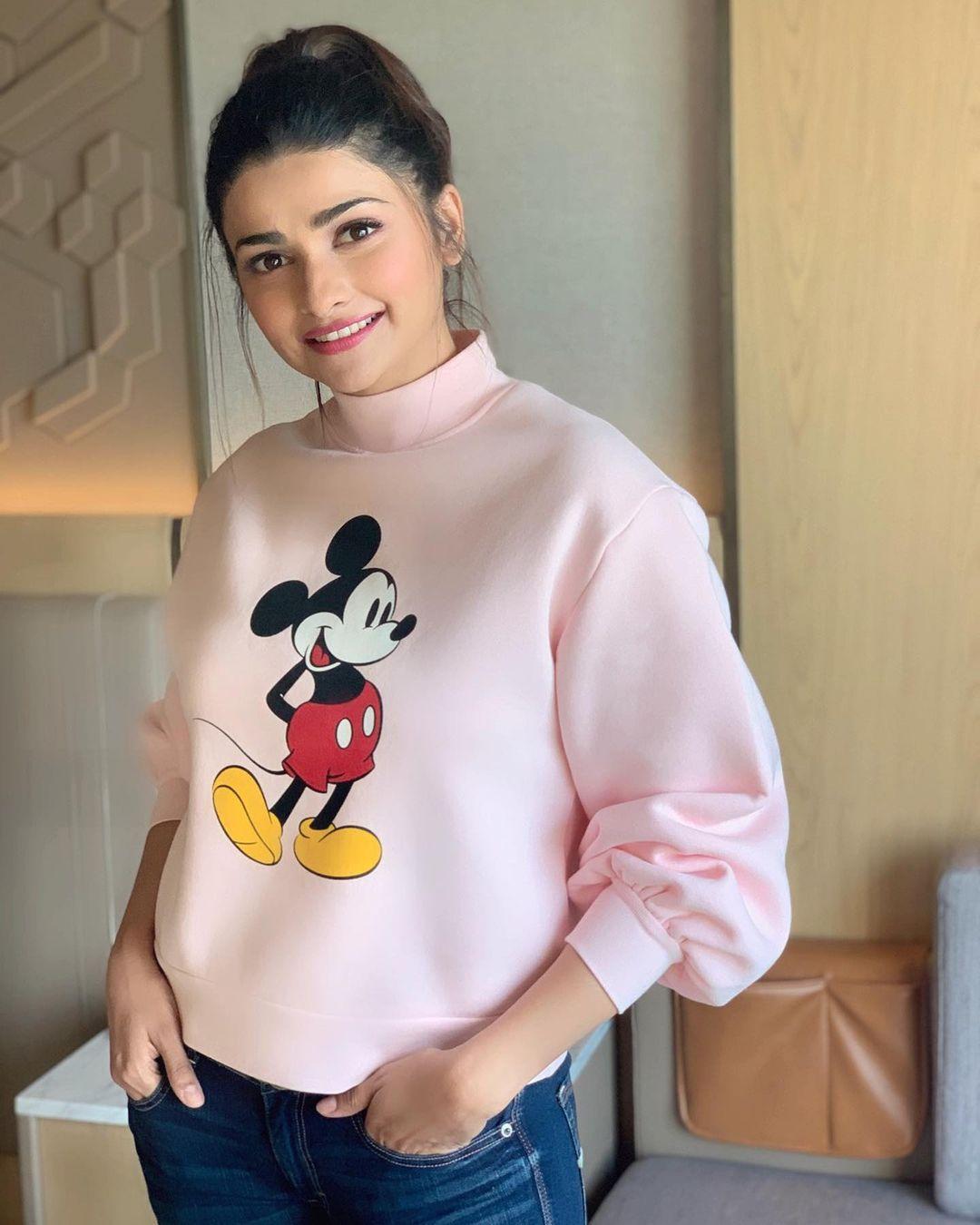 Prachi Desai latest hot and spicy photos gallery
