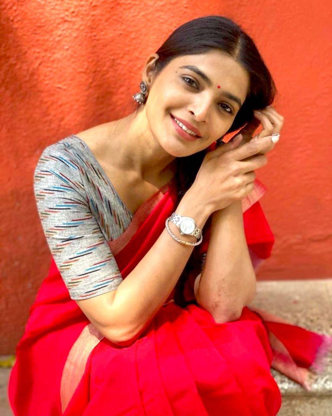Saree hot photos gallery | Sanchita Shetty exposing very hot and glamorous photos in saree