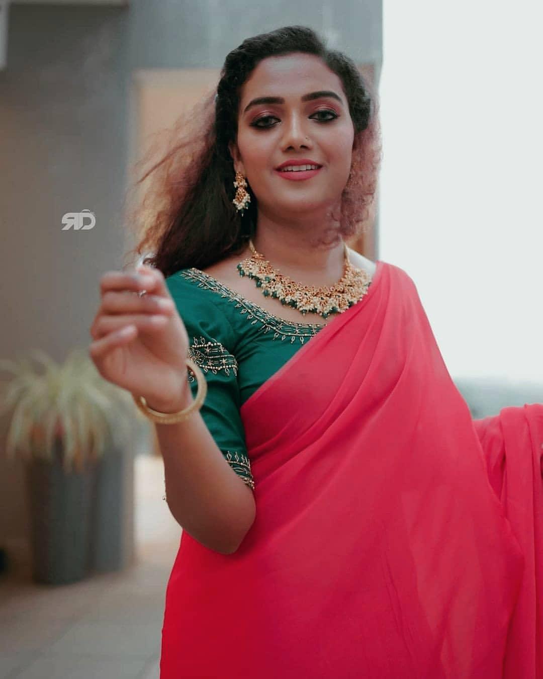 Red saree hot photos gallery | Mareena Michael Kurisingal beautiful and glamorous pictures