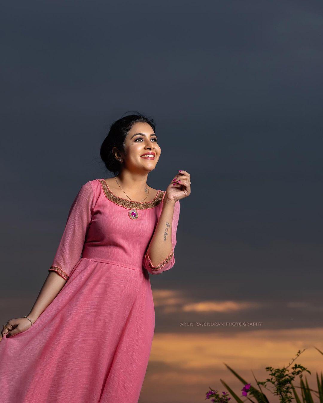 Sathya Enna Penkutty serial actress gallery | Ardra Das looking very glamorous and sexy stills