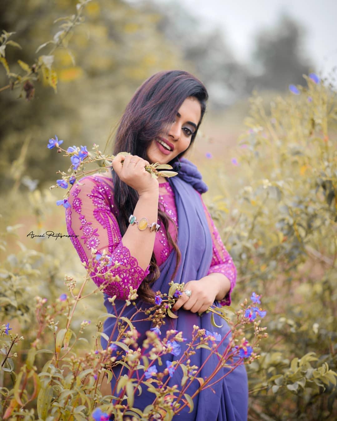 Malayalam actress Remya Panicker looking very beautiful photo gallery