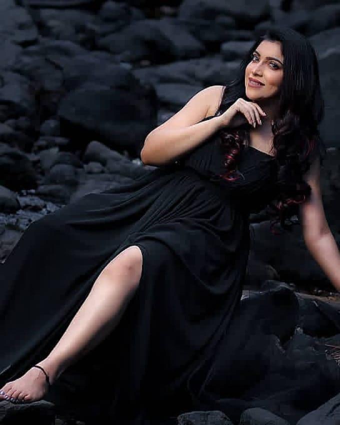Malayalam television actress hot photos | Vaiga very attractive and sexy photoshoot