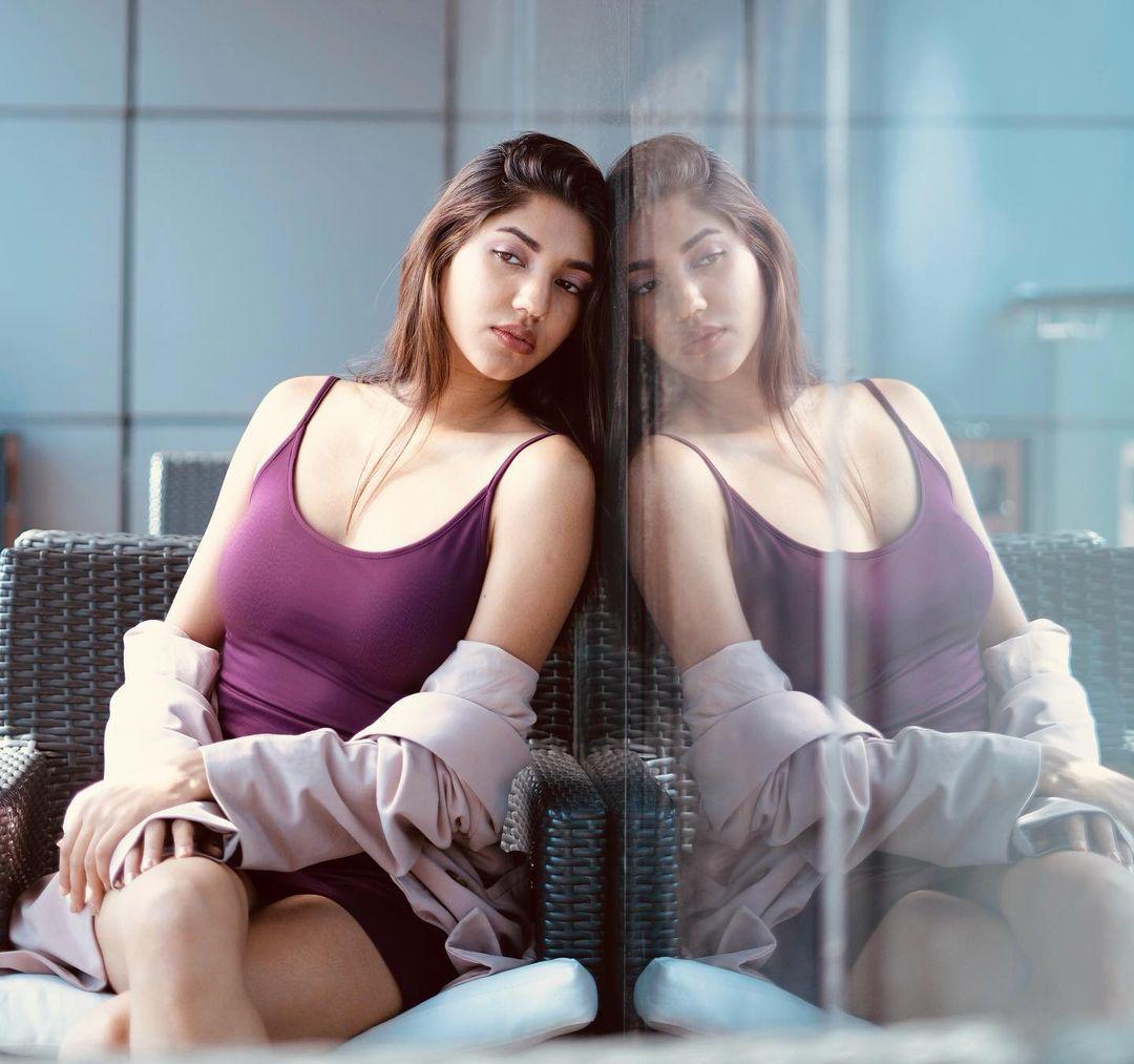 Telugu actress hot photos gallery | Sonakshi Rawat exposing hot and spicy photos
