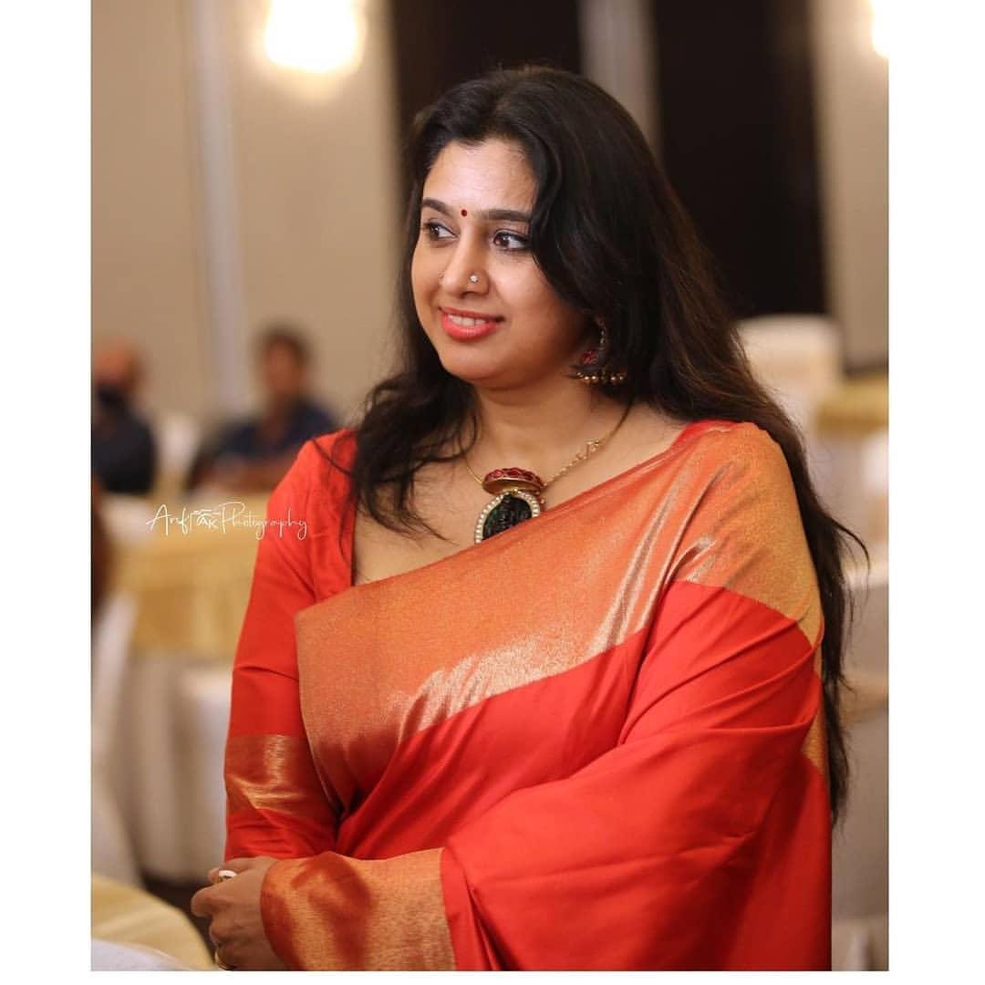 Malayalam actress Samyuktha varma very attractive hot photos gallery