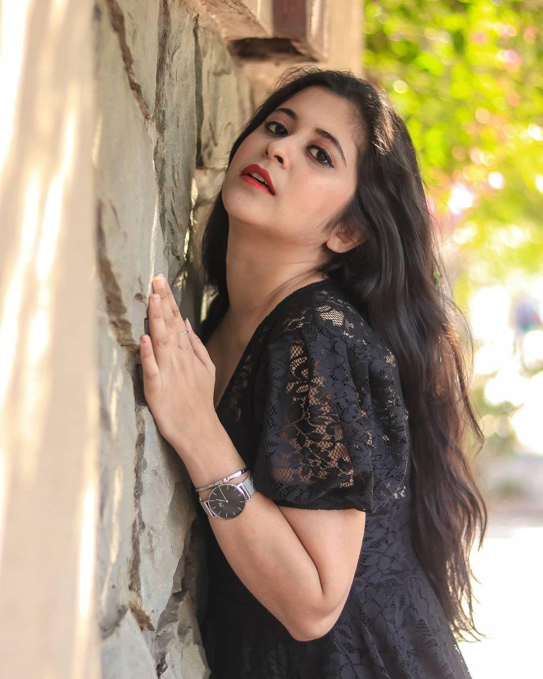 Bollywood actress hot photos gallery | Gayatri Datar latest hot and sexy stills