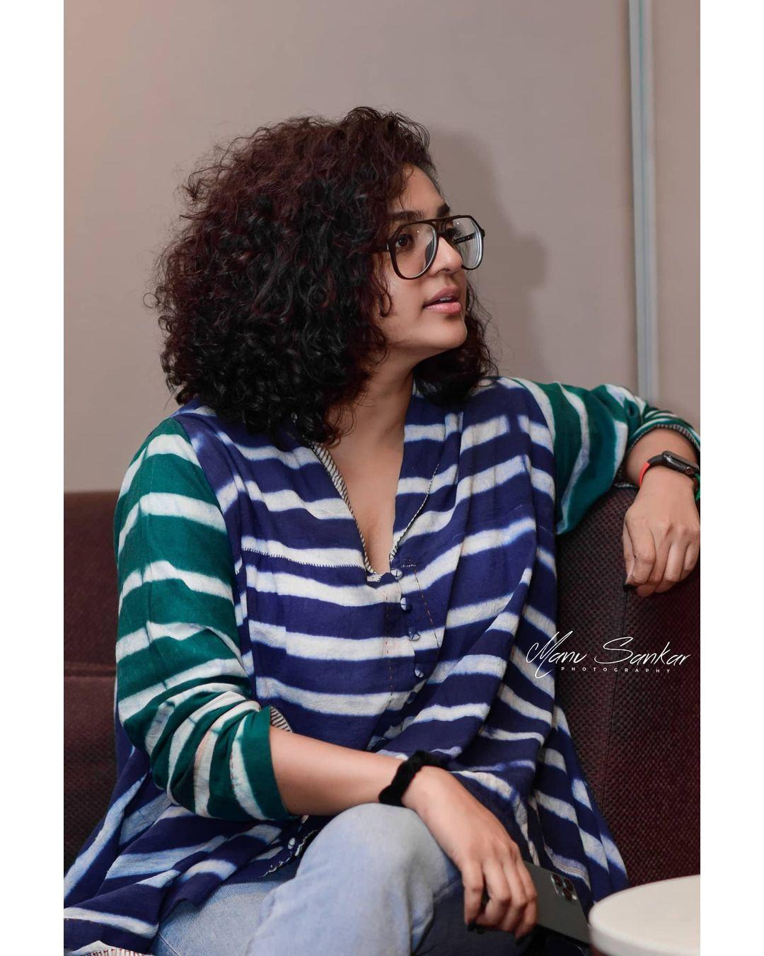 South Indian actress hot gallery | Parvathy Thiruvothu very attractive hot and Glamorous photos