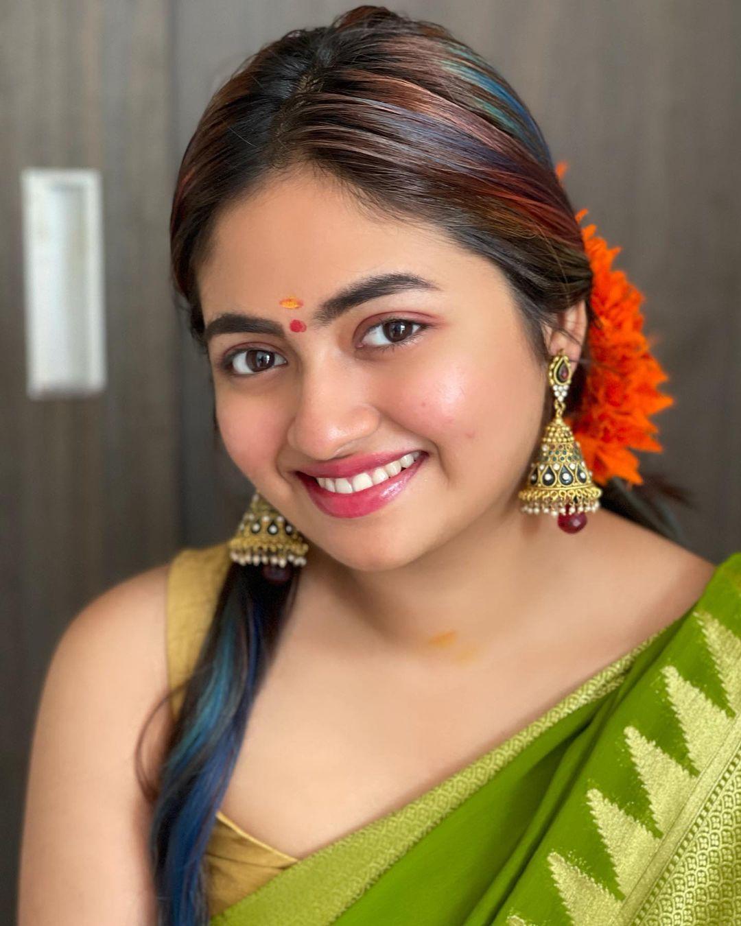 Green saree exposing hot photos gallery | Shalin Zoya looking very attractive hot photos gallery