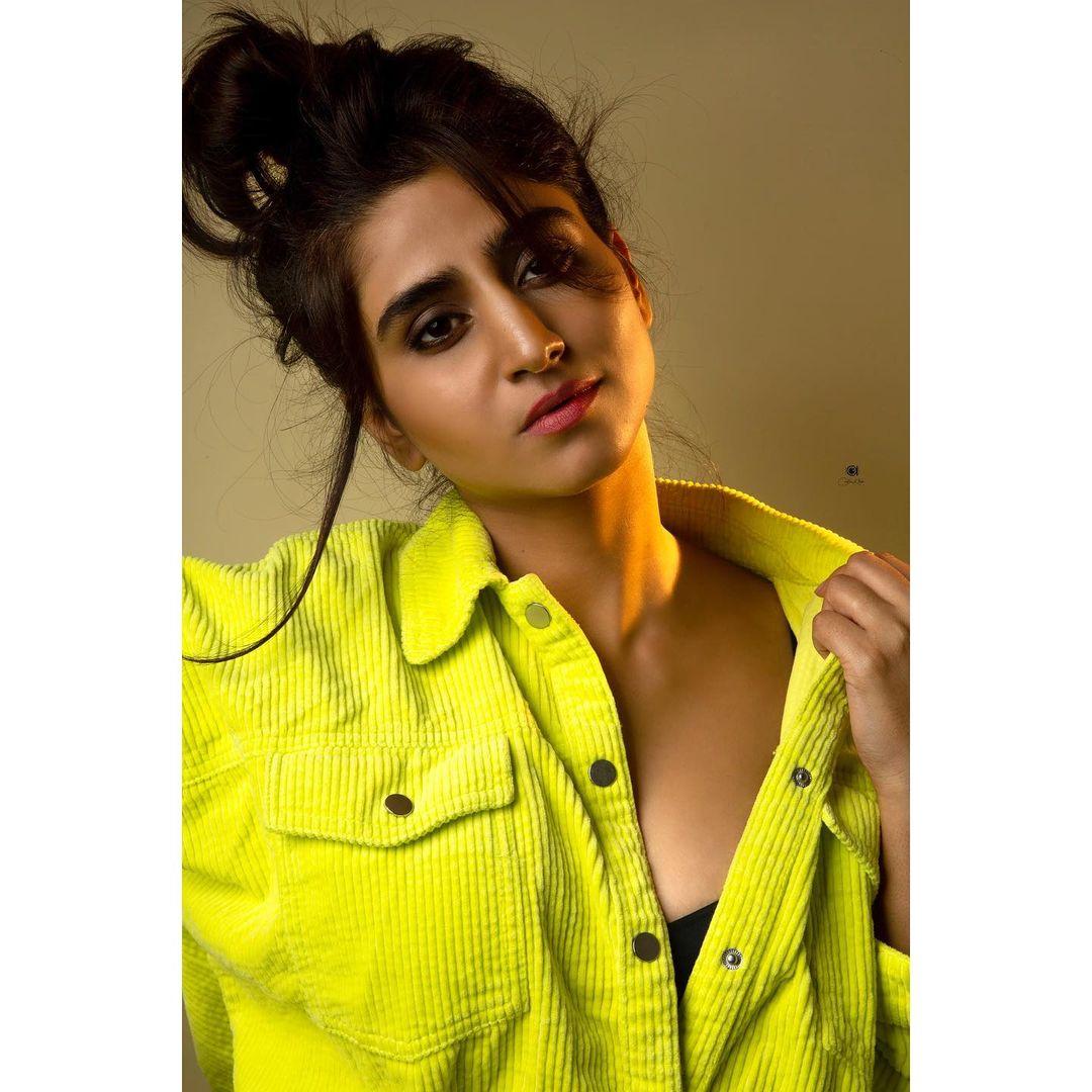 Model hot Exposing photos gallery | Varshini Sounderajan hot and sexy photoshoot