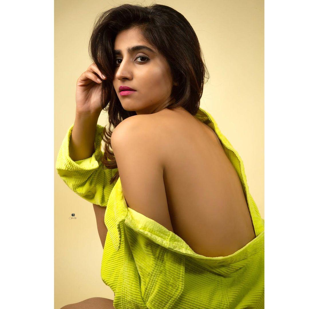 Model hot Exposing photos gallery | Varshini Sounderajan looking very glamorous and sexy stills