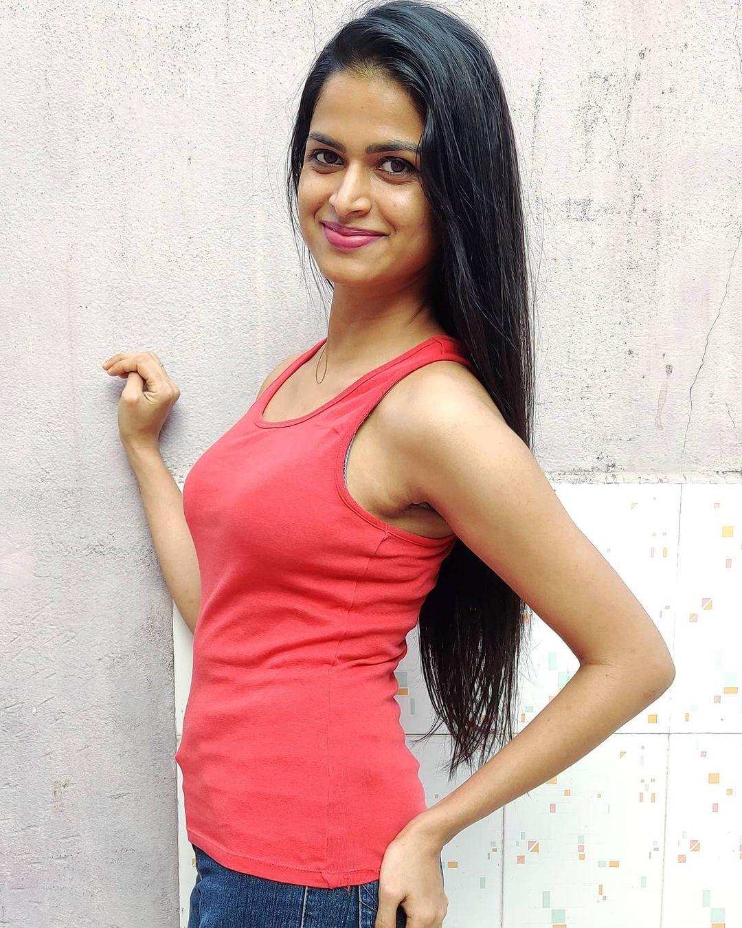 Model Aadhya Poojari latest hot and sexy photoshoot| Aadhya Poojari exposing very hot in red t-shirt photos gallery
