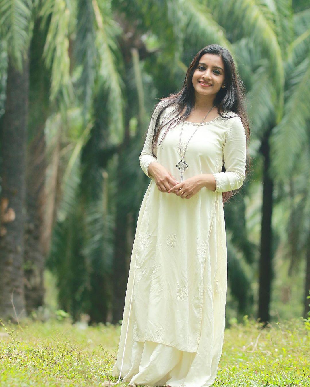 Alphy Panjikaran latest hot and spicy photos| Alphy Panjikaran hot photos gallery