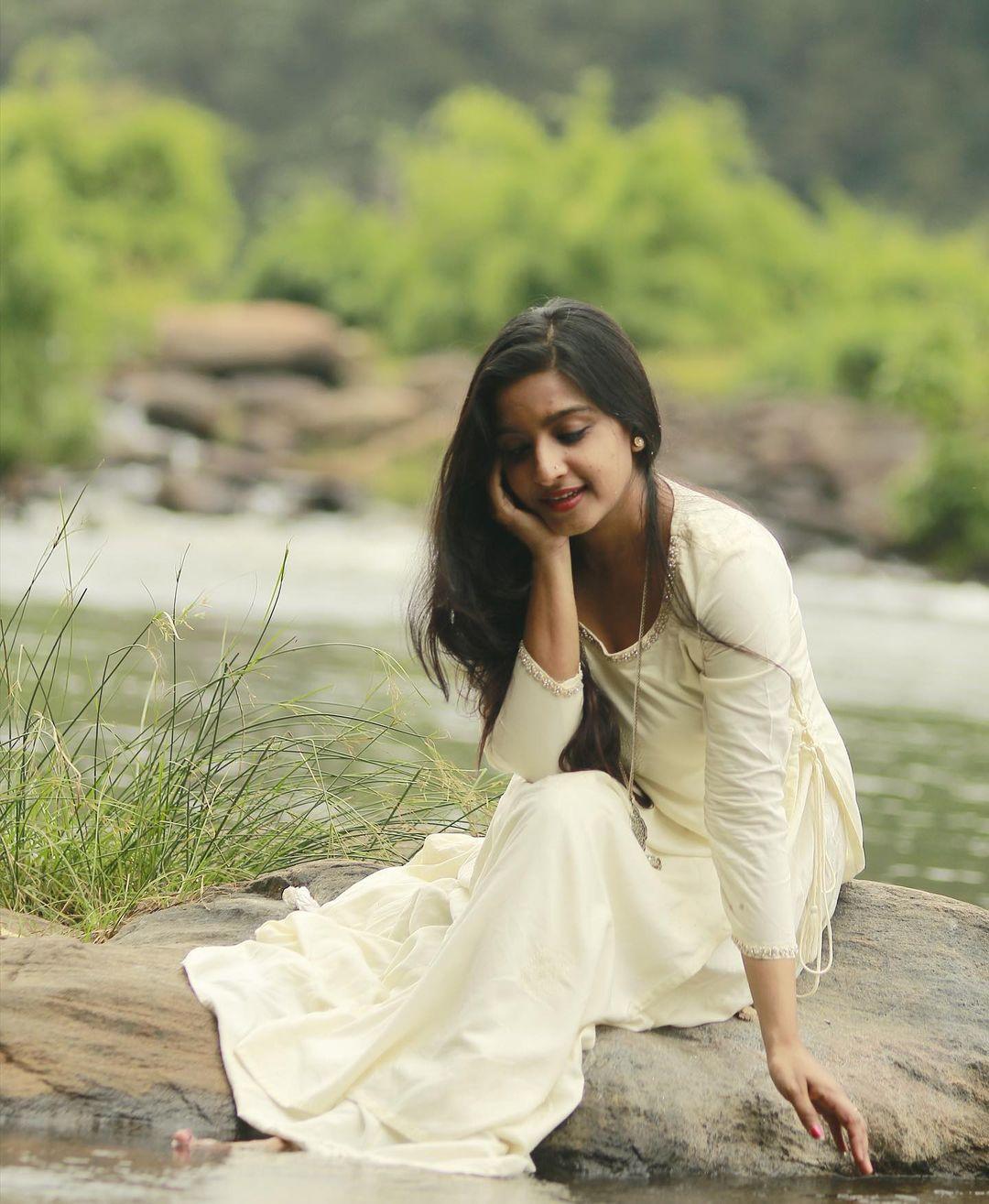 Alphy Panjikaran looking very beautiful and sexy photoshoot | Alphy Panjikaran hot photos gallery