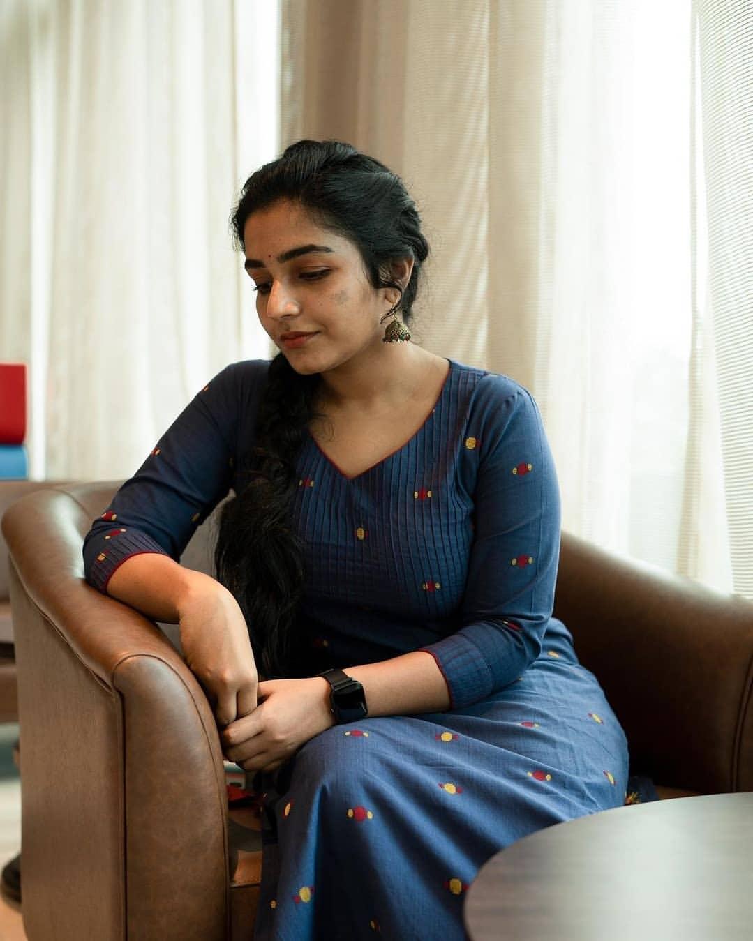 South Indian actress hot gallery | Rajisha vijayan latest hot and glamorous pictures