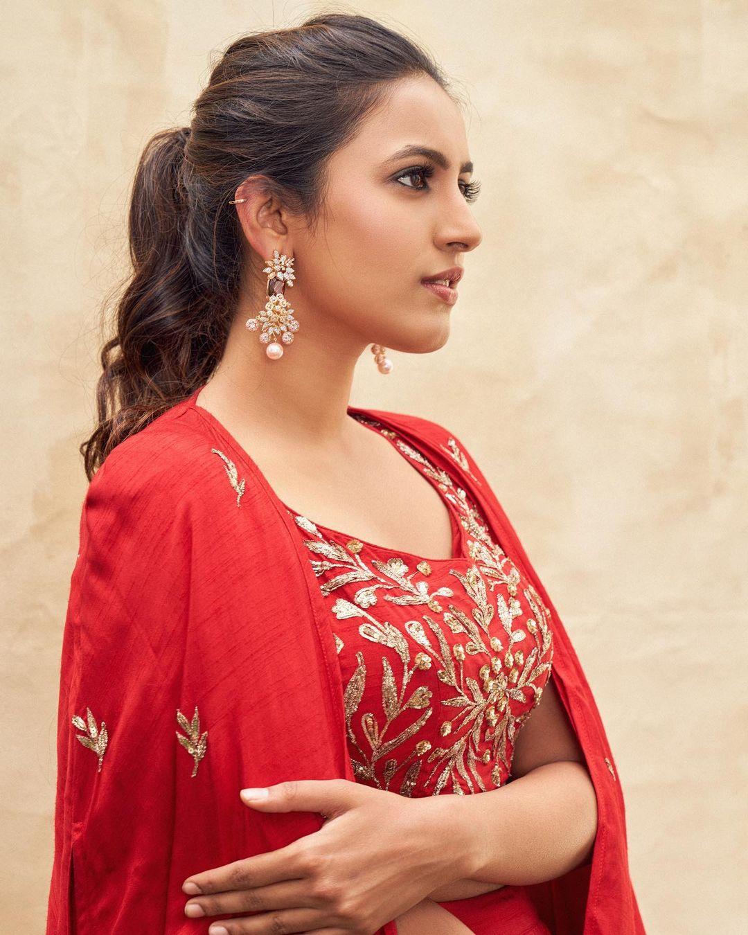 Niharika Konidela looking very beautiful and sexy stills | Niharika Konidela hot photos