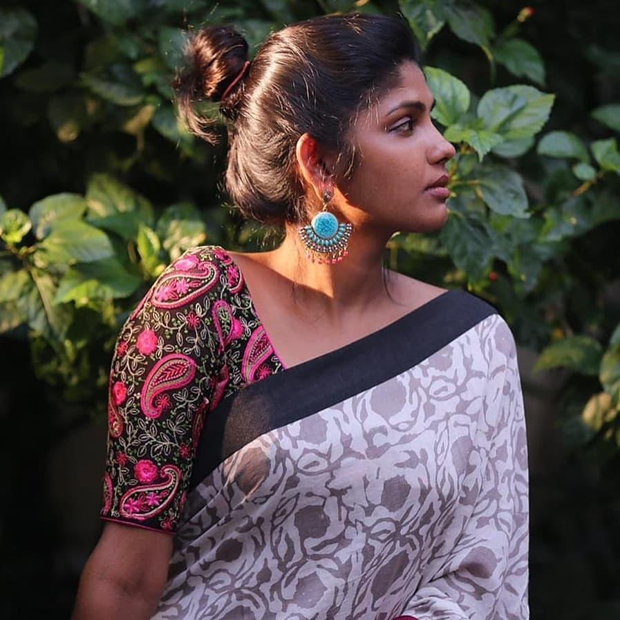Niranjani Ahathian very beautiful and spicy photos| Niranjani Ahathian looking very glamorous and sexy photoshoot