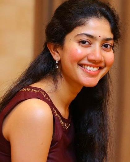Sai Pallavi very attractive hot photos | Sai Pallavi looking very glamorous photos