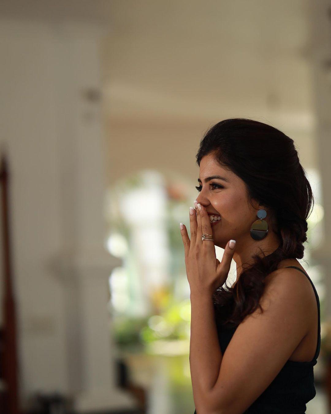 Amritha Aiyer Exposing hot photos gallery | Amritha Aiyer latest hot and spicy photos