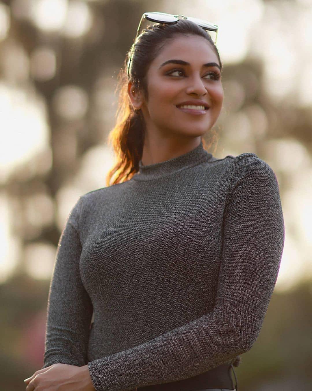 Tamil actress Indhuja Ravichandran exposing hot photos | Indhuja Ravichandran hot and spicy photos gallery