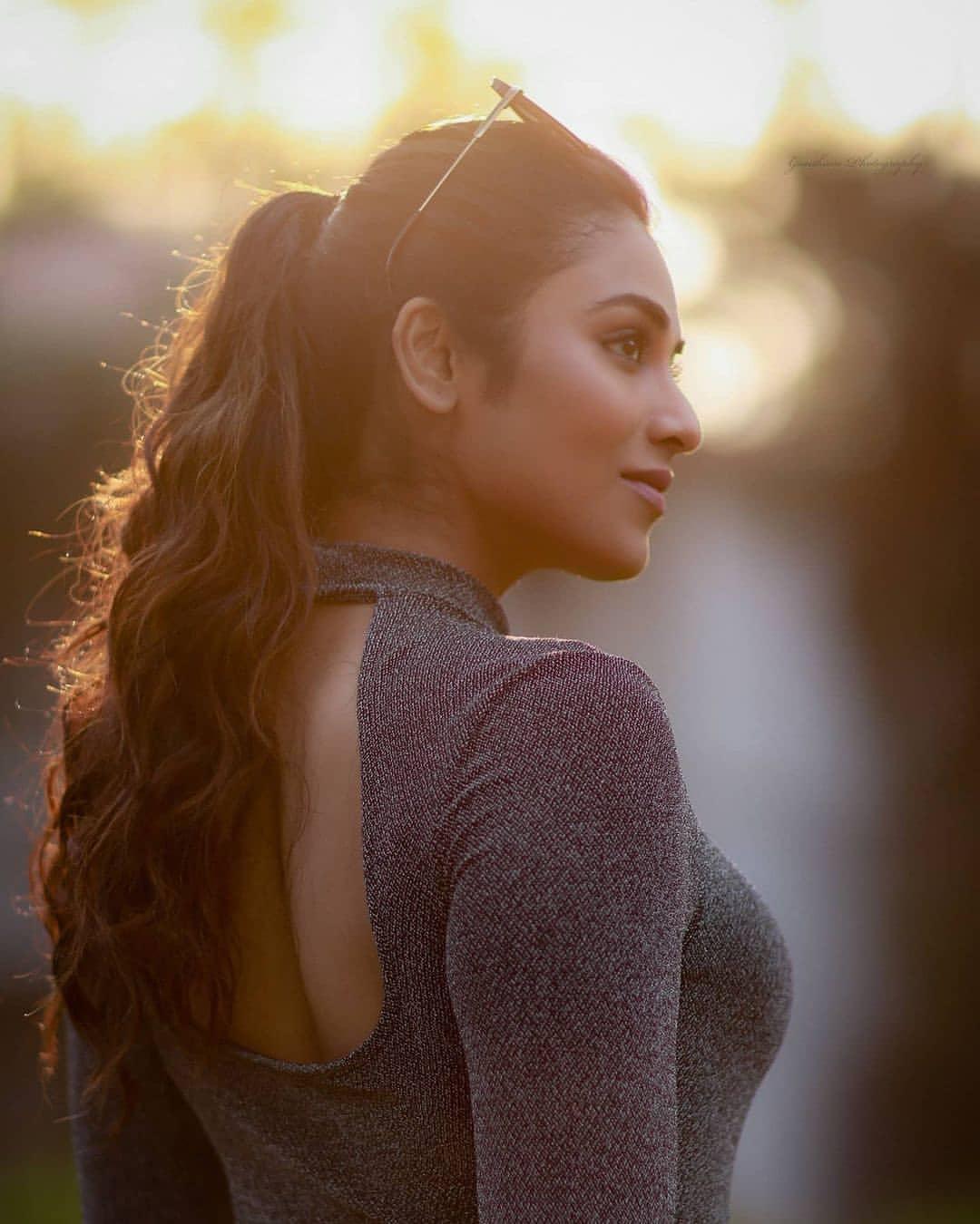 Tamil actress Indhuja Ravichandran looking very beautiful and glamorous pictures| Indhuja Ravichandran hot and spicy photos gallery